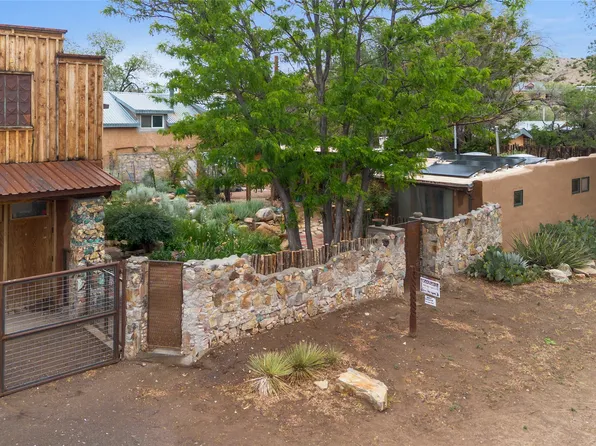 48 Main St, Cerrillos, NM 87010