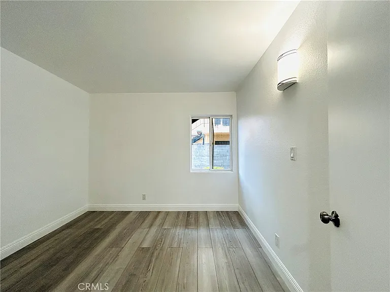 857 N Vineyard Ave #B — Photo 16