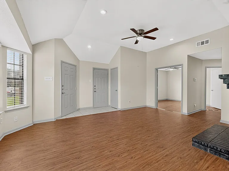 1700 Wheatfield Dr — Photo 11