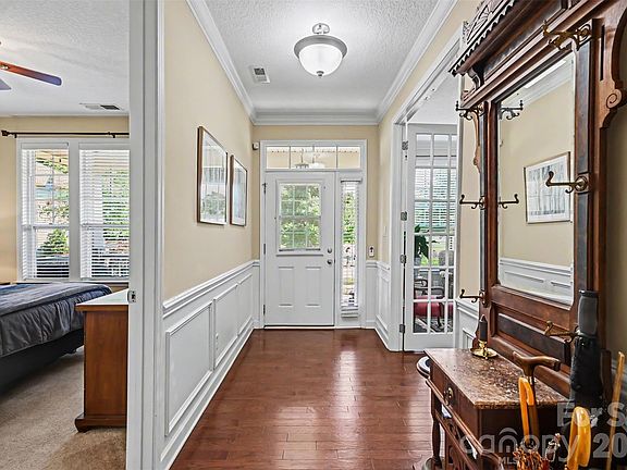 3rd image of 10113 Blackstone Dr