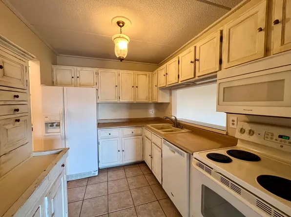 10501 Cedar Lake Rd APT 512, Minnetonka, MN 55305