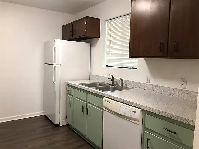 2 bed, 978 sqft, $1,325 — Photo 4