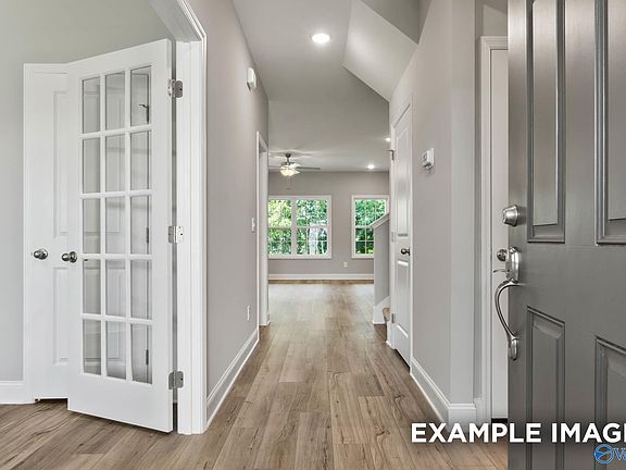 3rd image of 220 Cunningham St