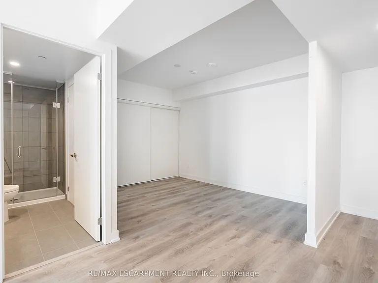 370 Martha St #309 — Photo 11
