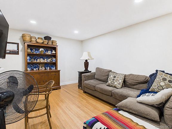 3rd image of 6 Snowbird Lane