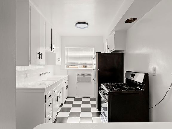 5th image of 501 S Kingsley Dr APT 8