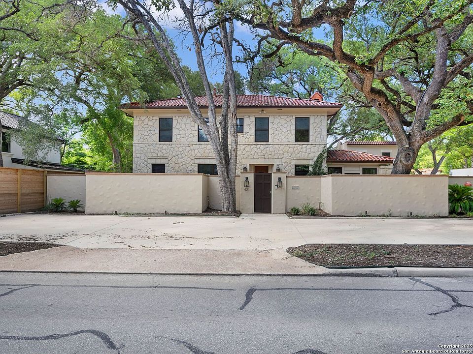 1st image of 421 E Hildebrand