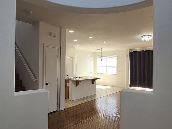 3rd image of 8944 Rutherford Grove St