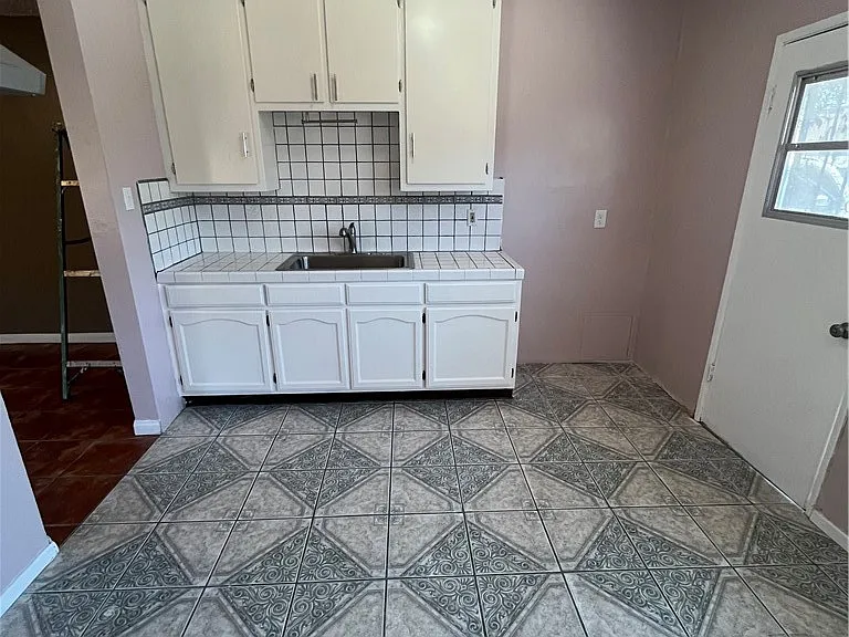 1206 E 22nd St — Photo 36