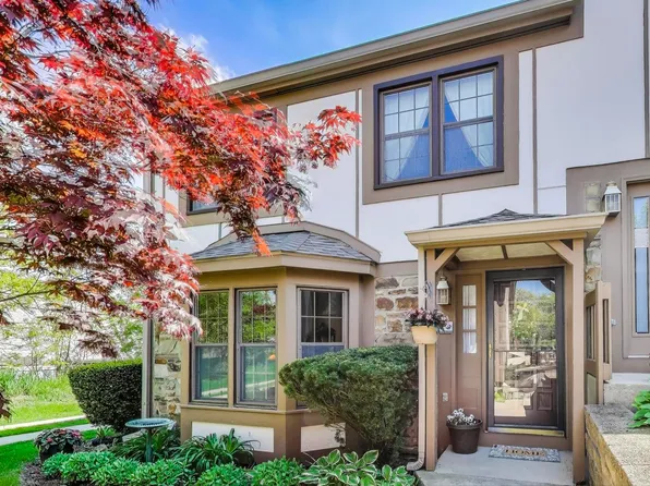 1022 Oakview Dr, Wheaton, IL 60187