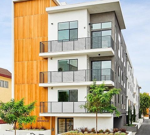 4th image of 1519 Granville Ave APT 201