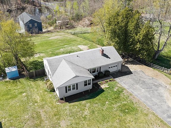 2nd image of 319 Chase Rd