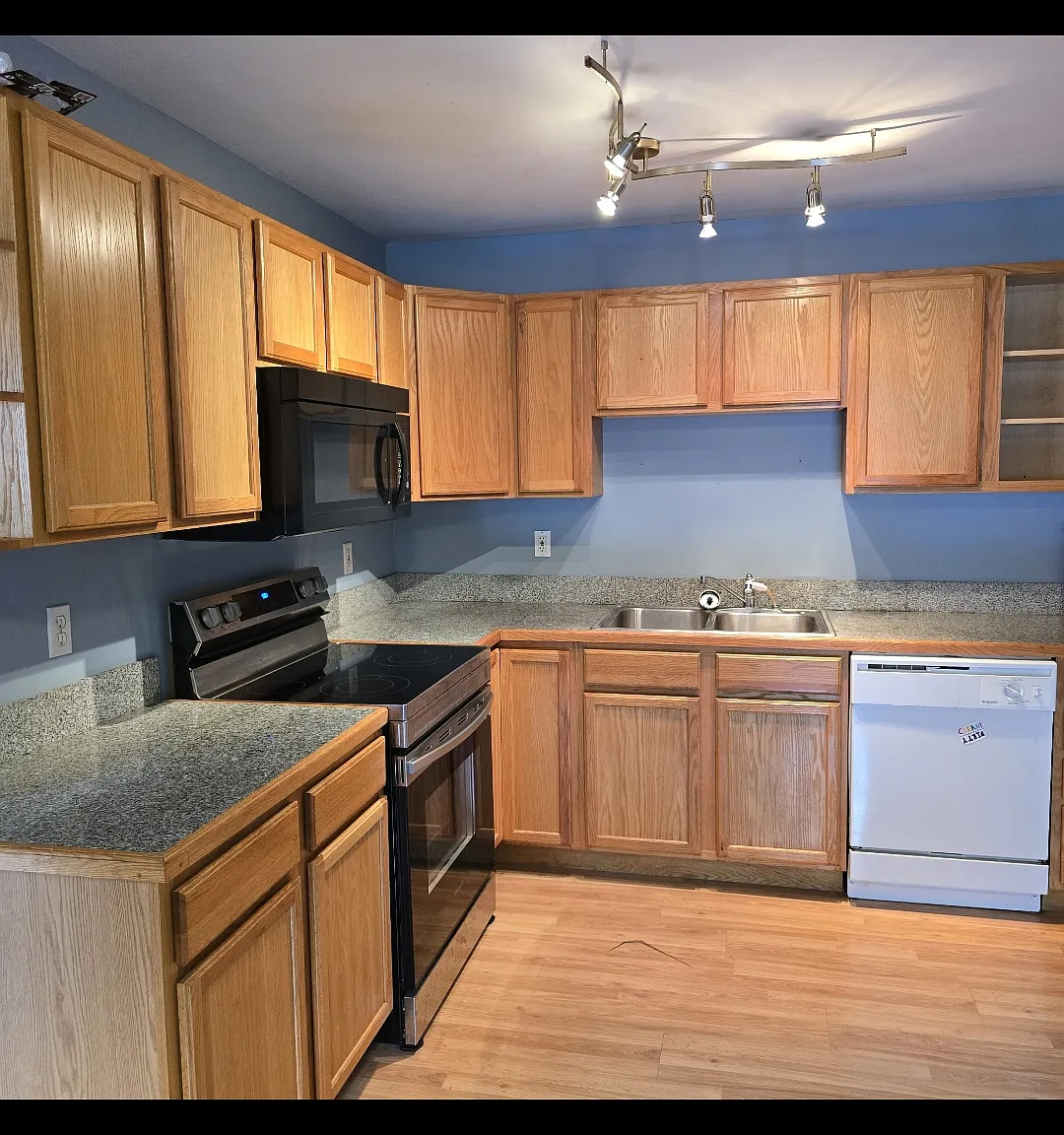 1-18 Willow Way — Photo 2