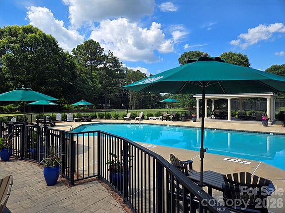 5th image of 301 E Glenview Dr