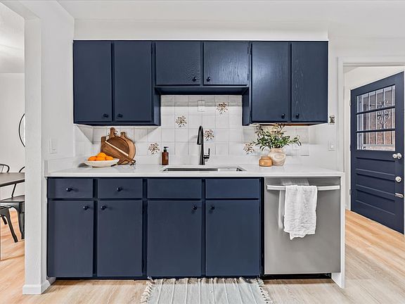 3rd image of 3471 W Patterson Pl