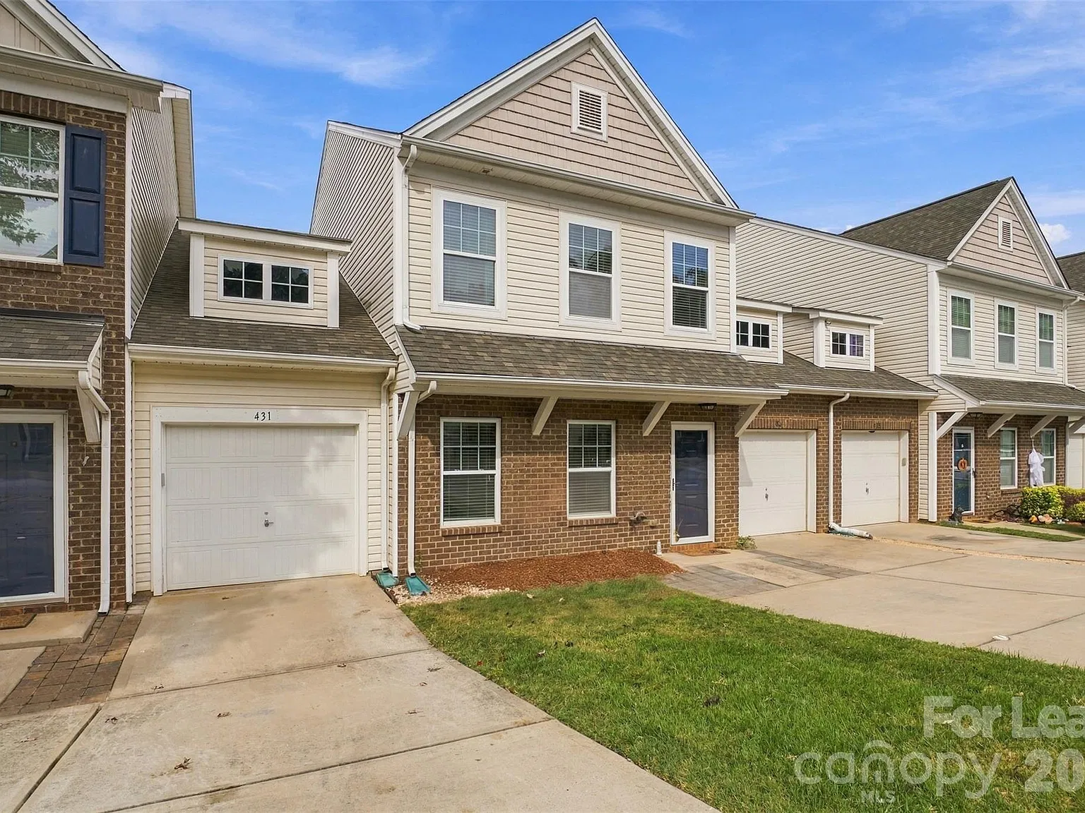 3 bed, 2.5 bath, 2208 sqft, $2,250 — Photo 4