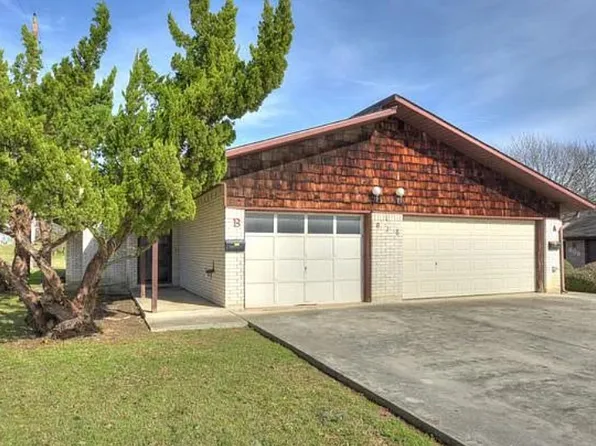 818 Lois St, Kerrville, TX 78028