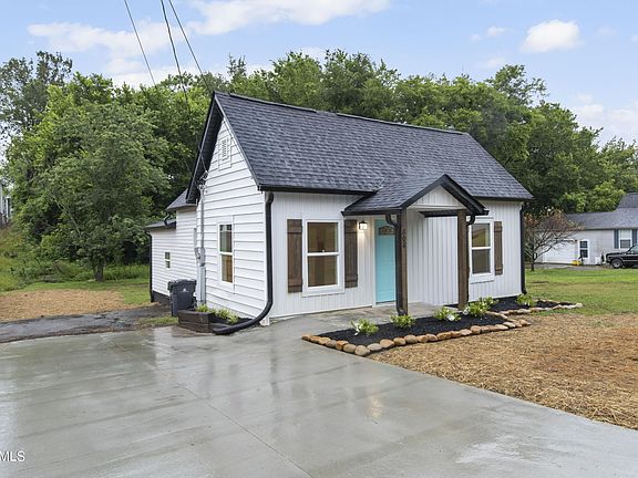3rd image of 804 E Inskip Dr