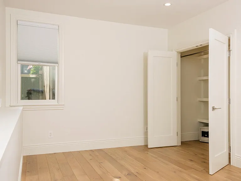 2212 1/2 Pine St — Photo 13