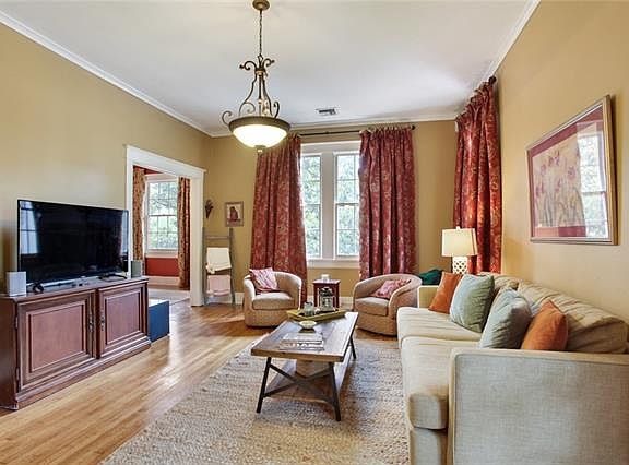5th image of 60 Fontainebleau Dr