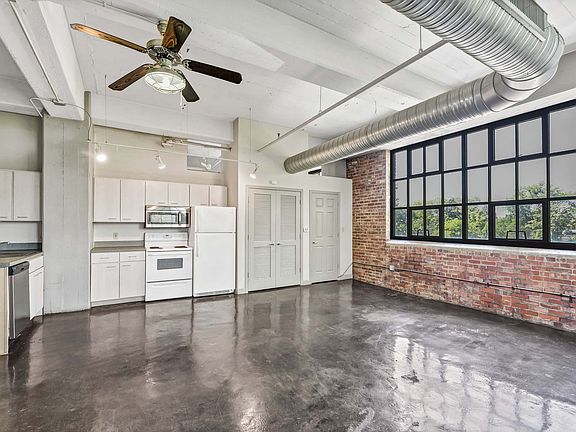 3rd image of 3031 E 63rd St #307