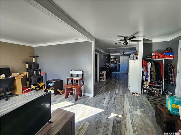 4th image of 416 Main St