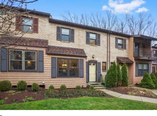 215 Bishops Dr, Aston, PA 19014