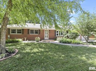 30 Mishawaka Dr, Rochester, IL 62563