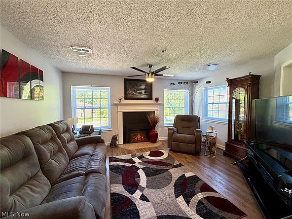 3rd image of 180 Fox Hollow Dr APT 101