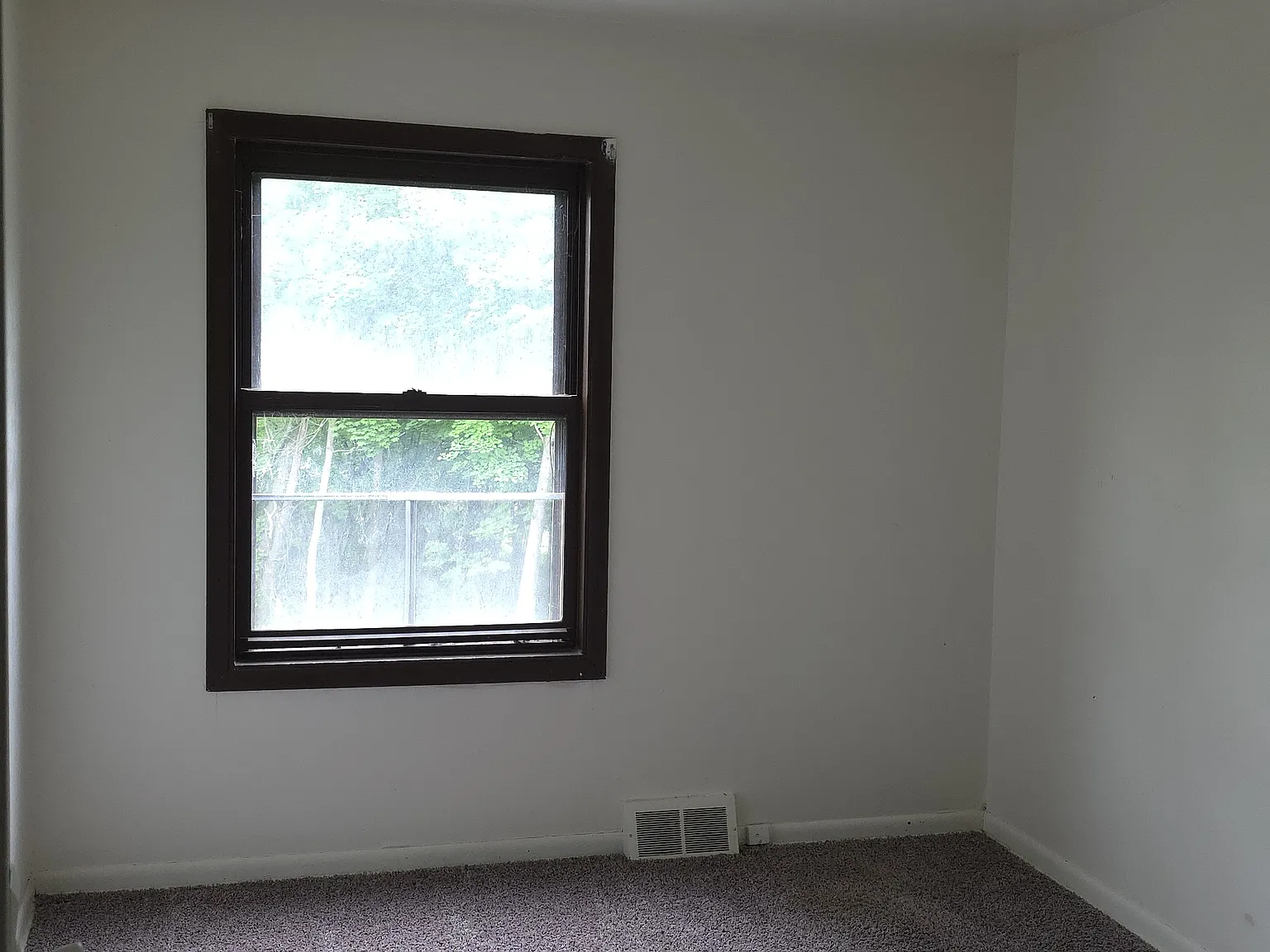 3 bed, $980 — Photo 2
