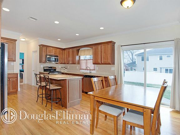 3rd image of 162 Abbey St