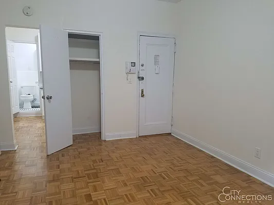 Rented by City Connections Realty | media 15