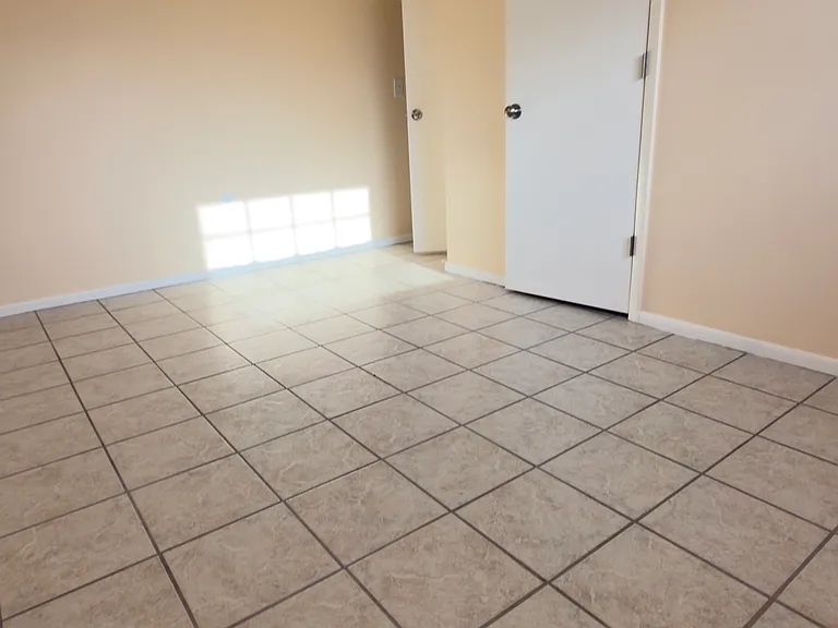 506 Holt Cir — Photo 7