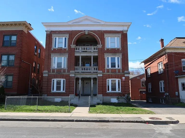 21 Edgewood St #1S — Photo 1