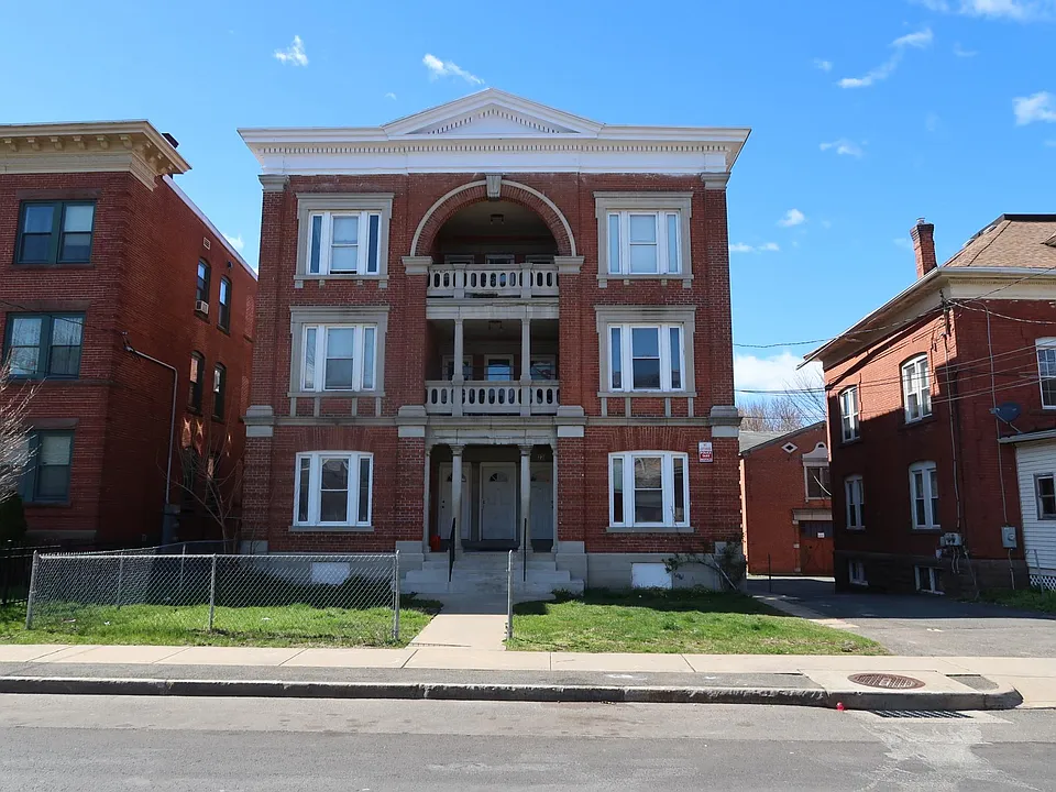 21 Edgewood St #1S