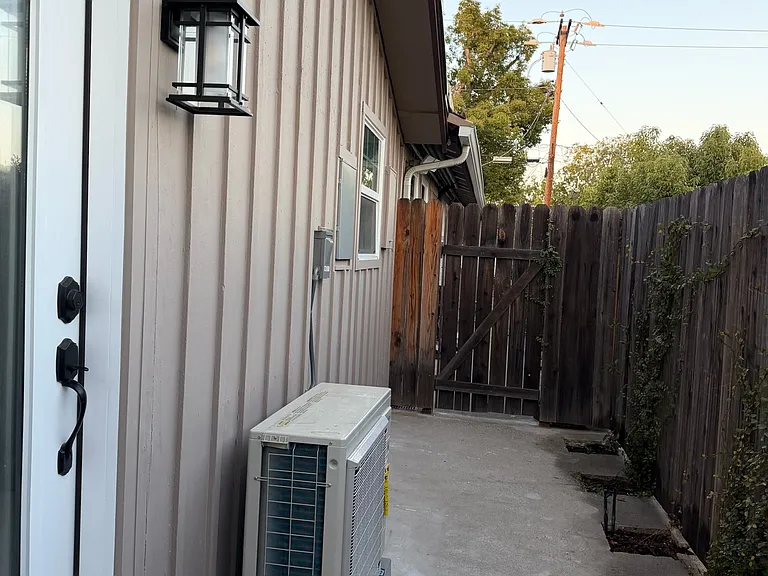 1250 Leonard Ave — Photo 10
