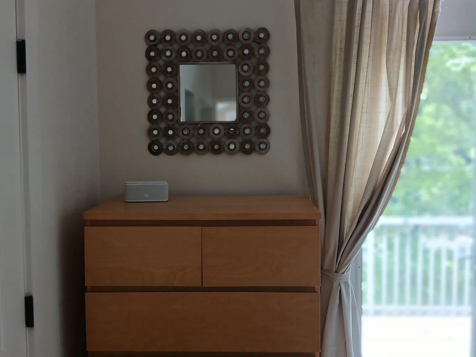 Studio, 400 sqft, $1,001 — Photo 4