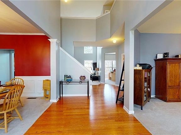 4th image of 2087 Longmont Dr