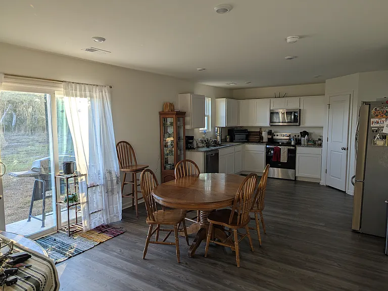 211 Foster St — Photo 2