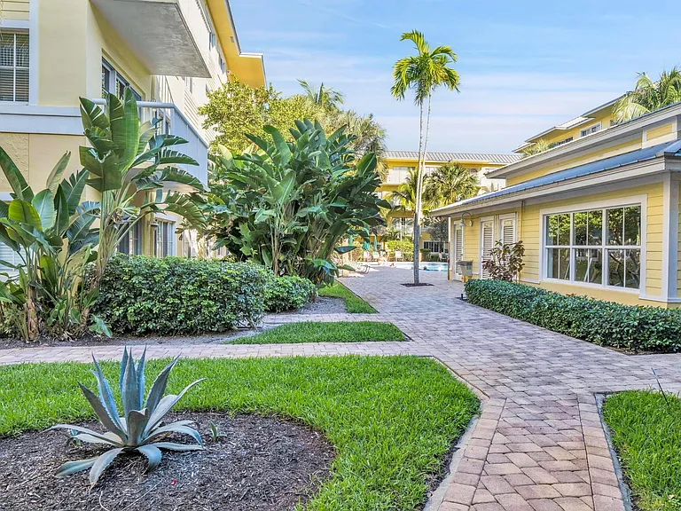 1515 E Broward Blvd #227 — Photo 47