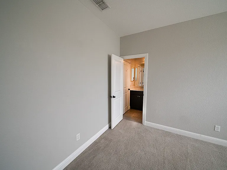 1501 Peony Ln — Photo 23