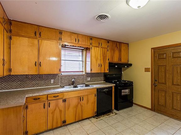 5th image of 2515 Searcy Dr