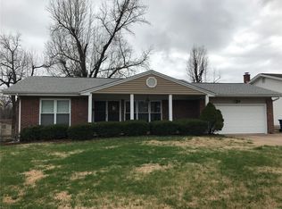 910 Townhouse Ln, Hazelwood, MO 63042