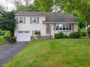 14 Valley View Dr, Mine Hill, NJ 07803