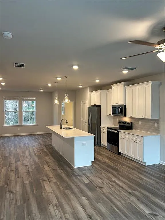 Building Photo - 153 Werner