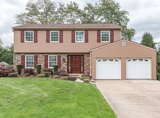104 Fernvue Dr, Coraopolis, PA 15108