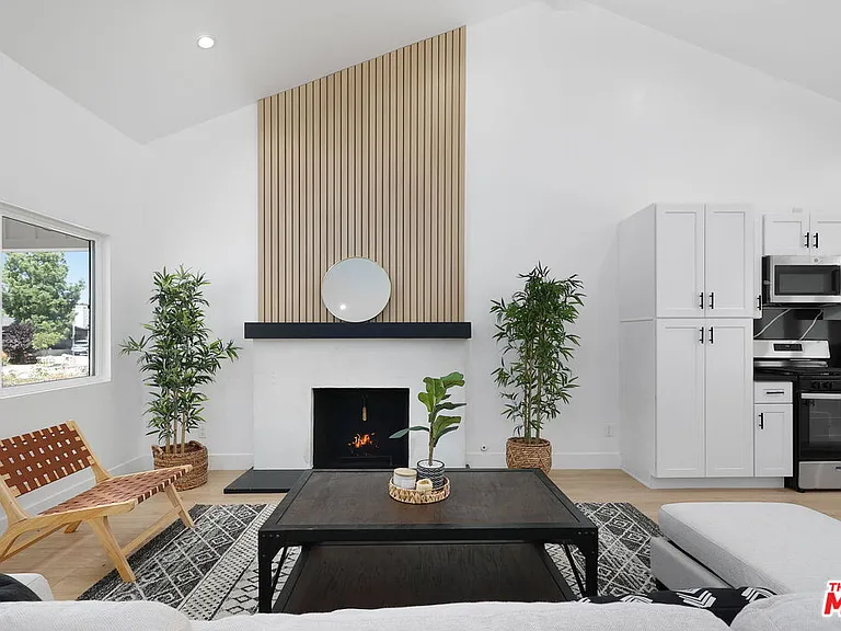 22054 Avenue San Luis — Photo 4