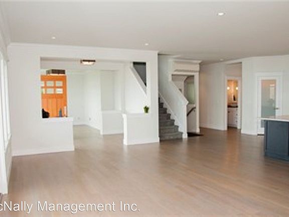 5th image of 4212 N Waterview St