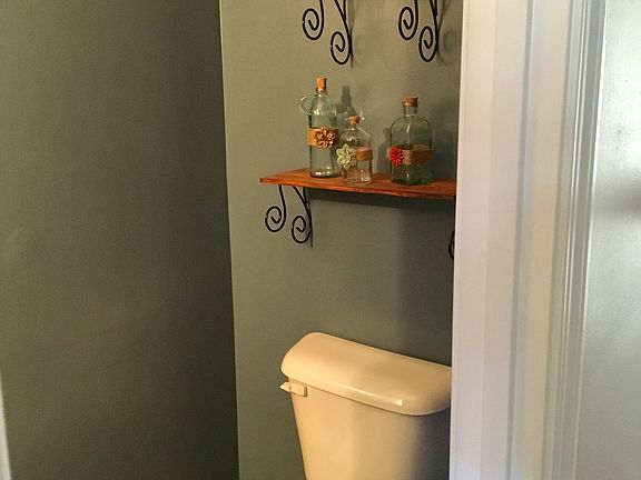 4th image of 212 Abbey Ln