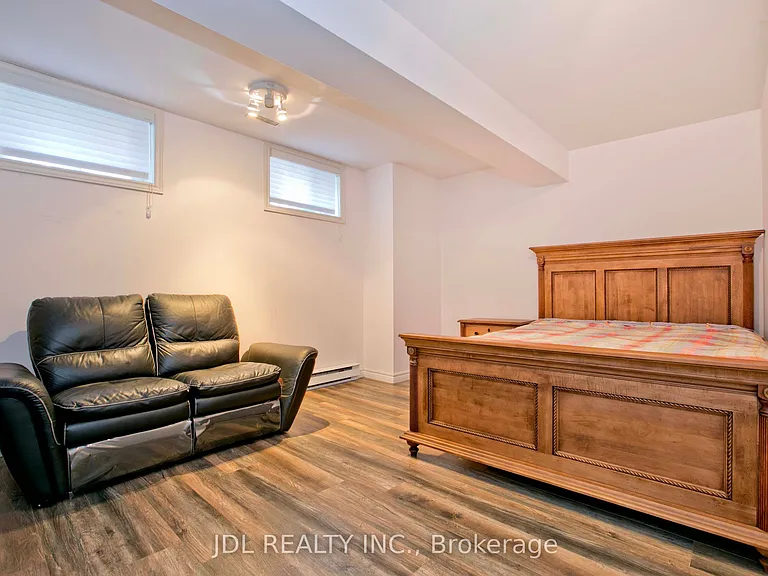 53 Aldershot Cres — Photo 41